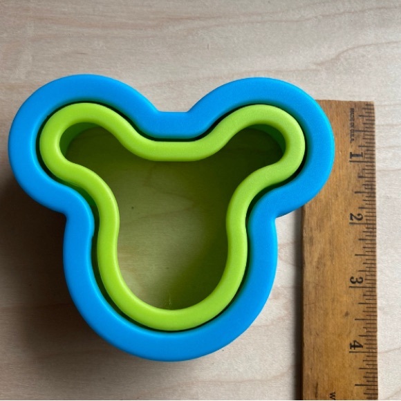 Mouse Ears Sandwich Cutter & Sealer 2 PC Decruster Sandwich Maker - Picture 2 of 4